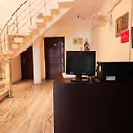 Hotel Green Villa - Near Anand Vihar Station
