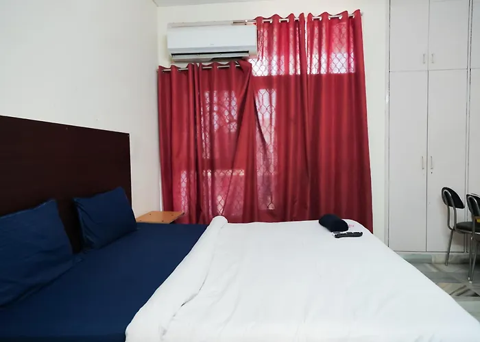 Hotel Green Villa - Near Anand Vihar Station