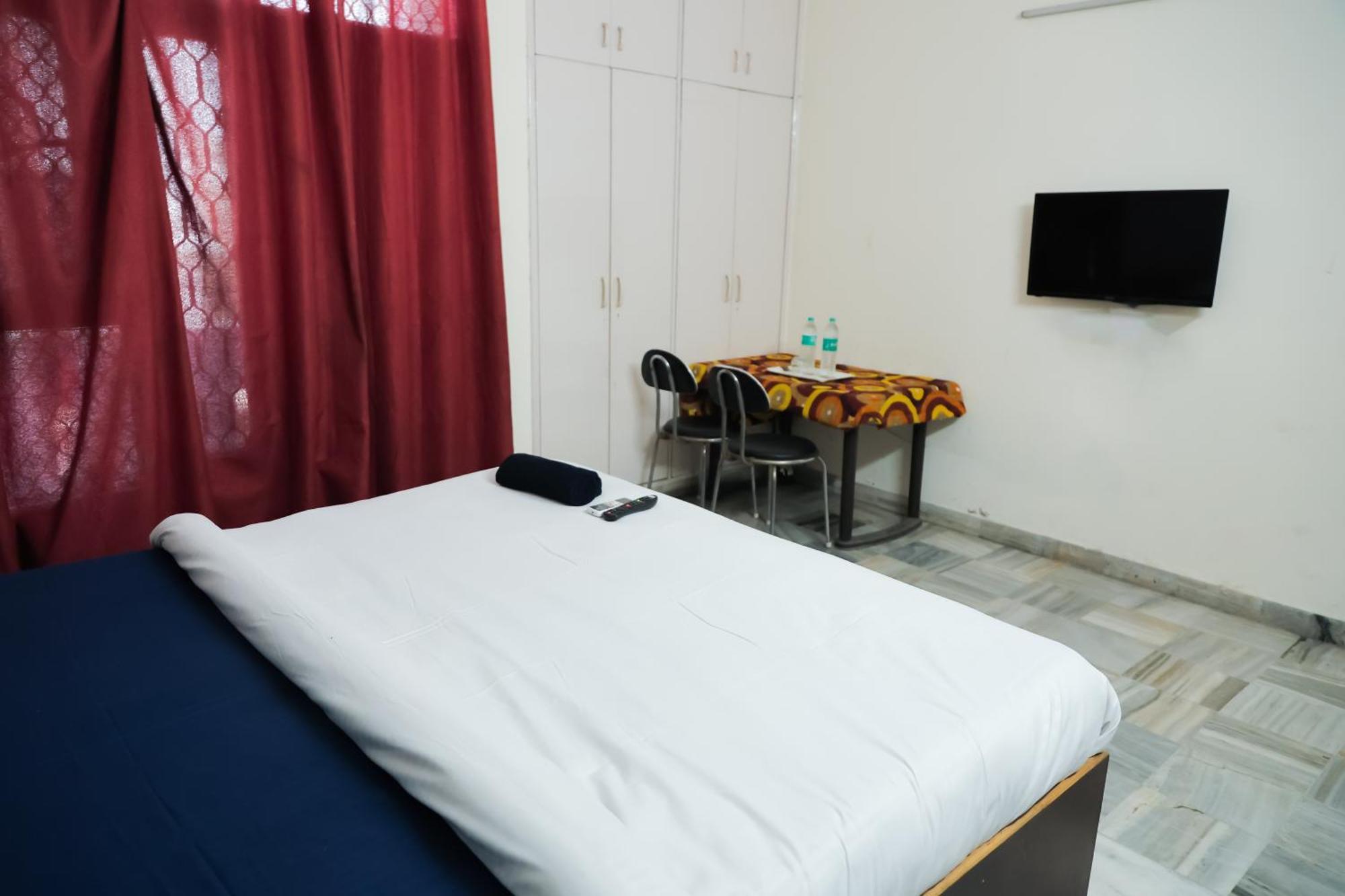 - Near Anand Vihar Station Hotel New Delhi