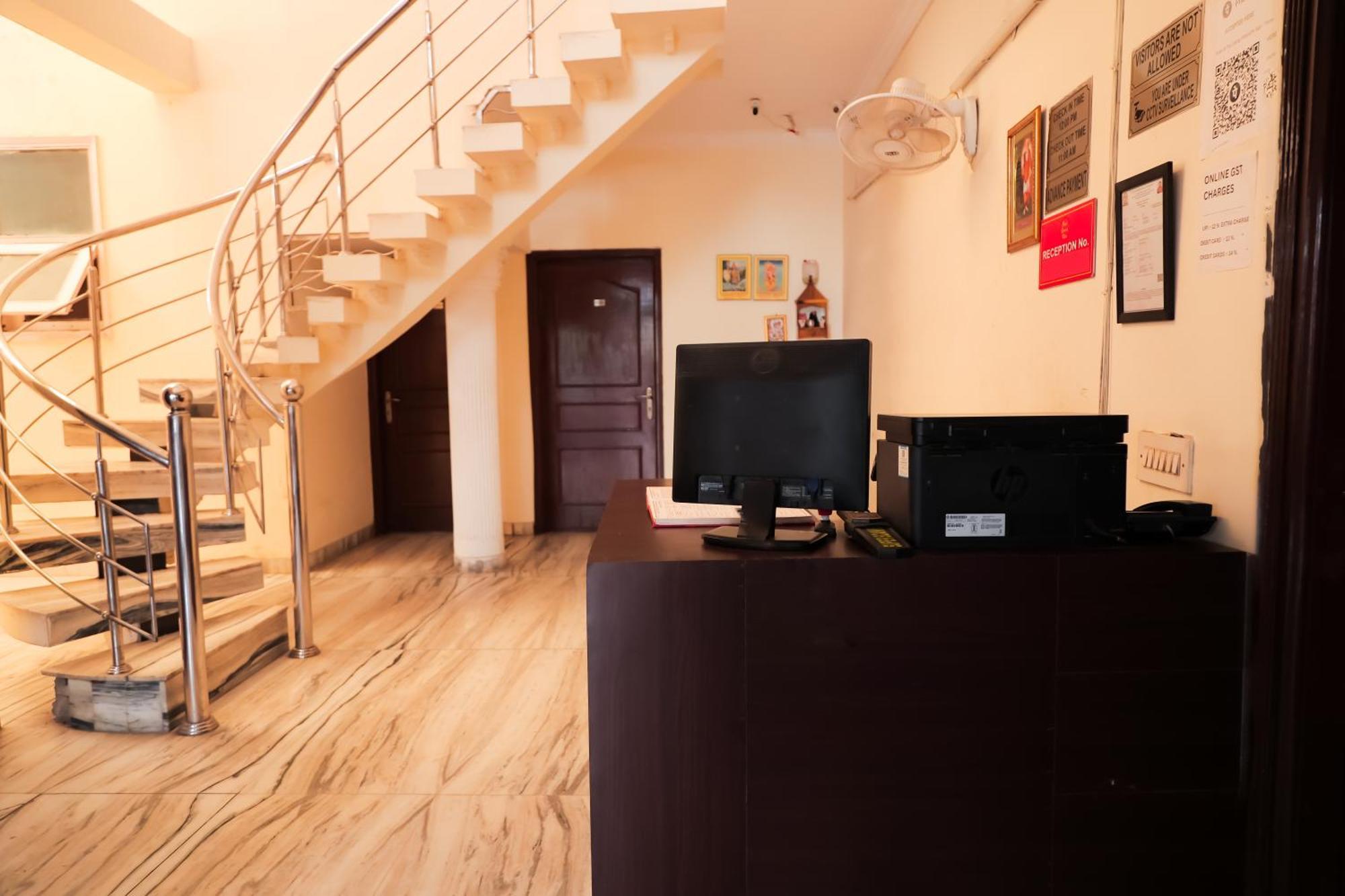 - Near Anand Vihar Station 3* New Delhi