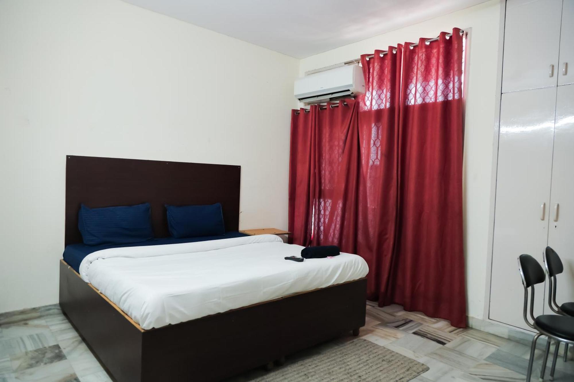 Hotel - Near Anand Vihar Station 3*
