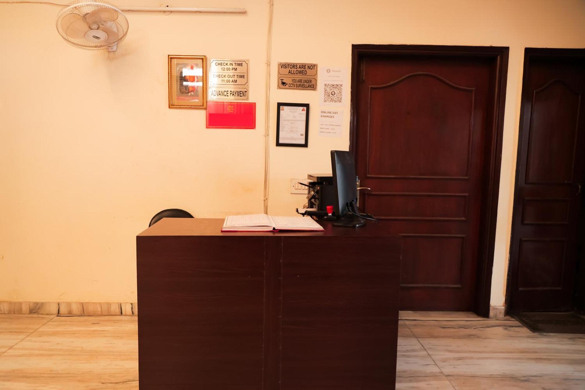- Near Anand Vihar Station Hotel New Delhi