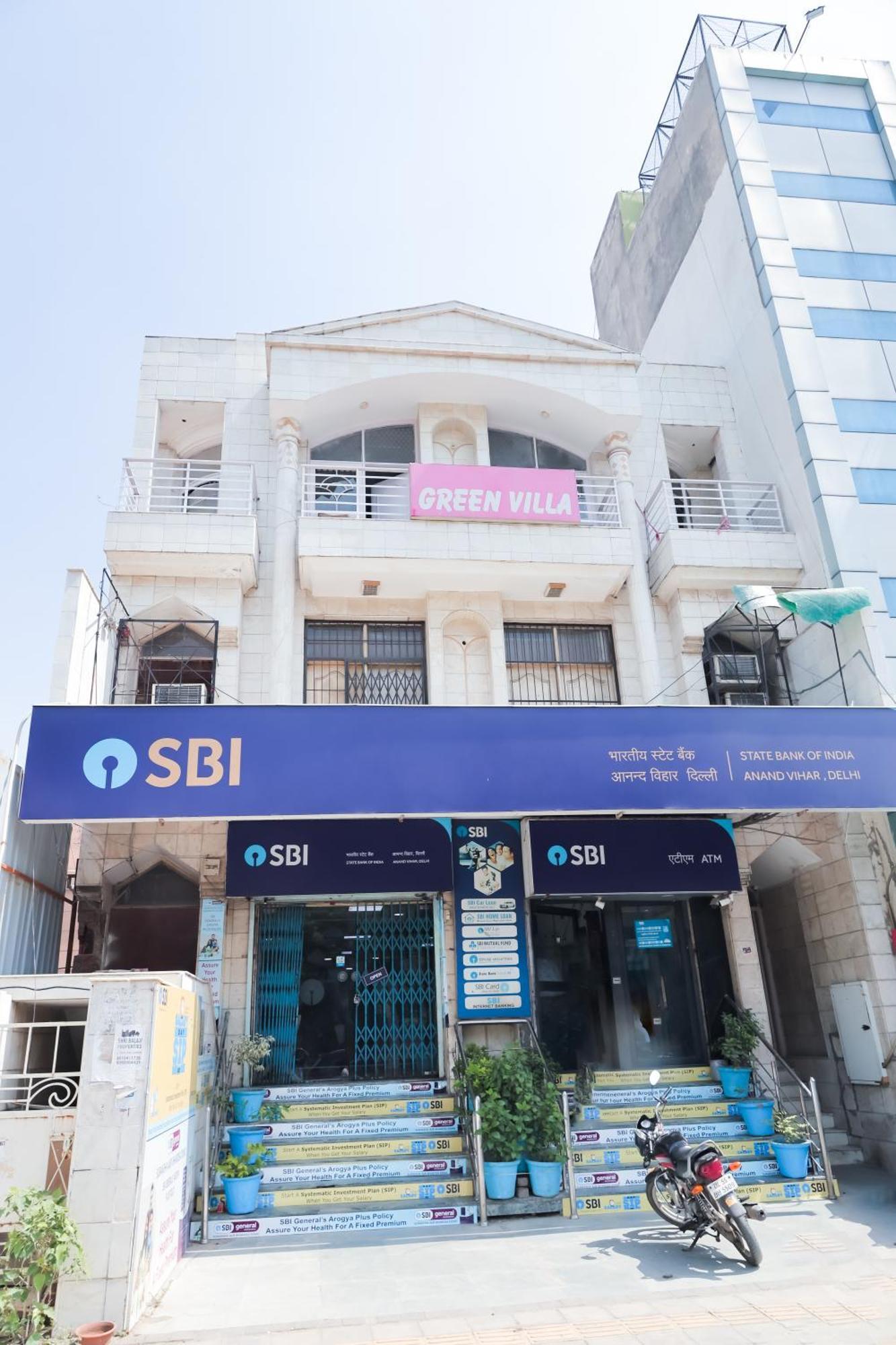 - Near Anand Vihar Station 3* New Delhi