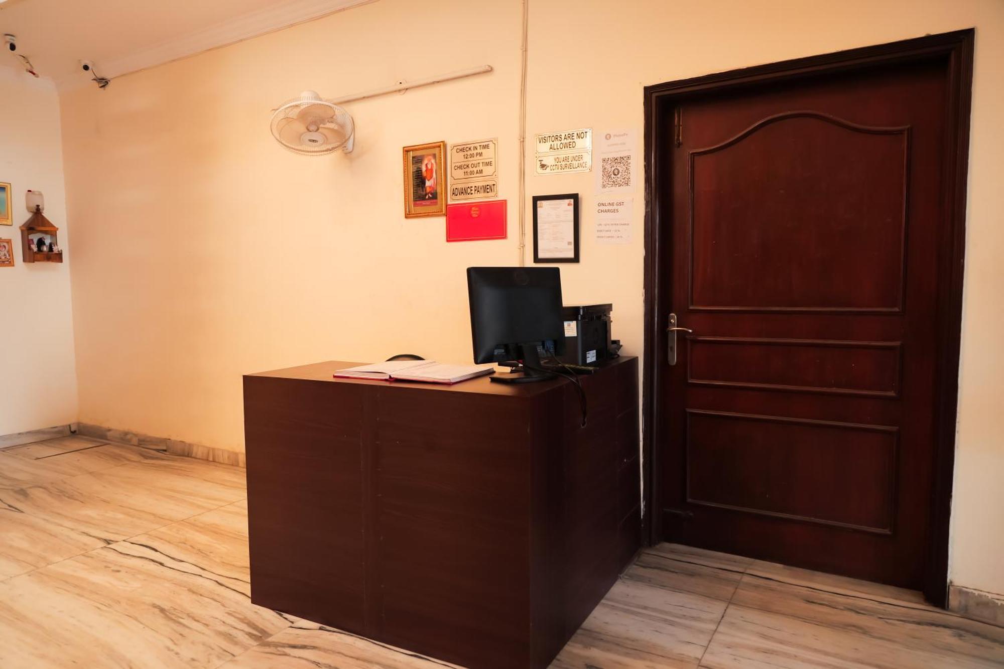 Hotel - Near Anand Vihar Station 3*