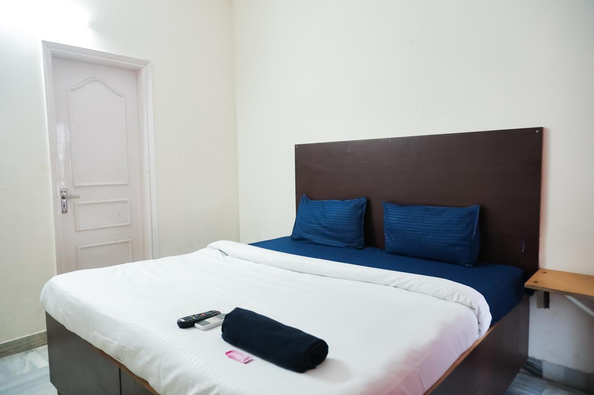 - Near Anand Vihar Station 3*