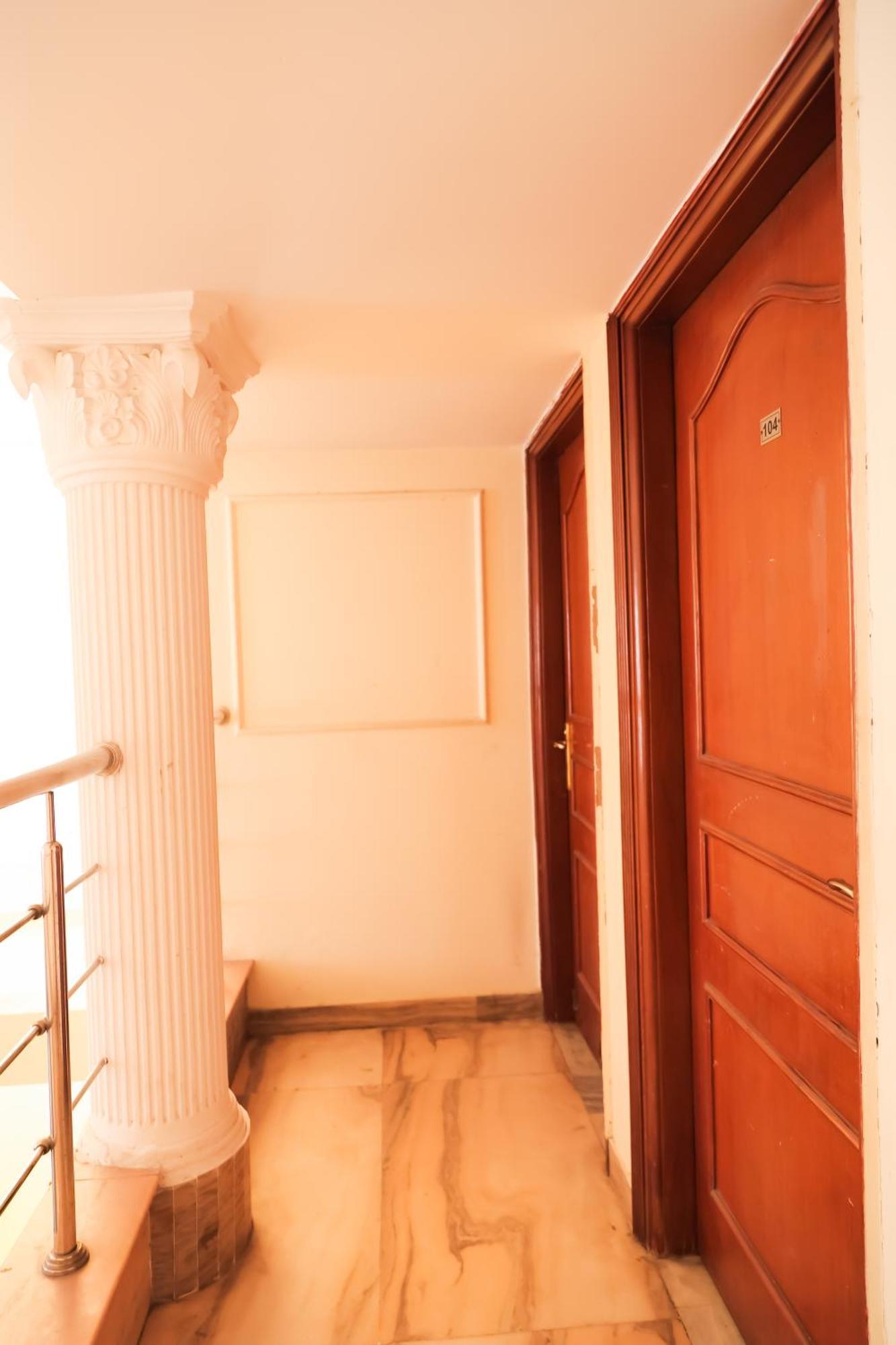 - Near Anand Vihar Station 3* New Delhi