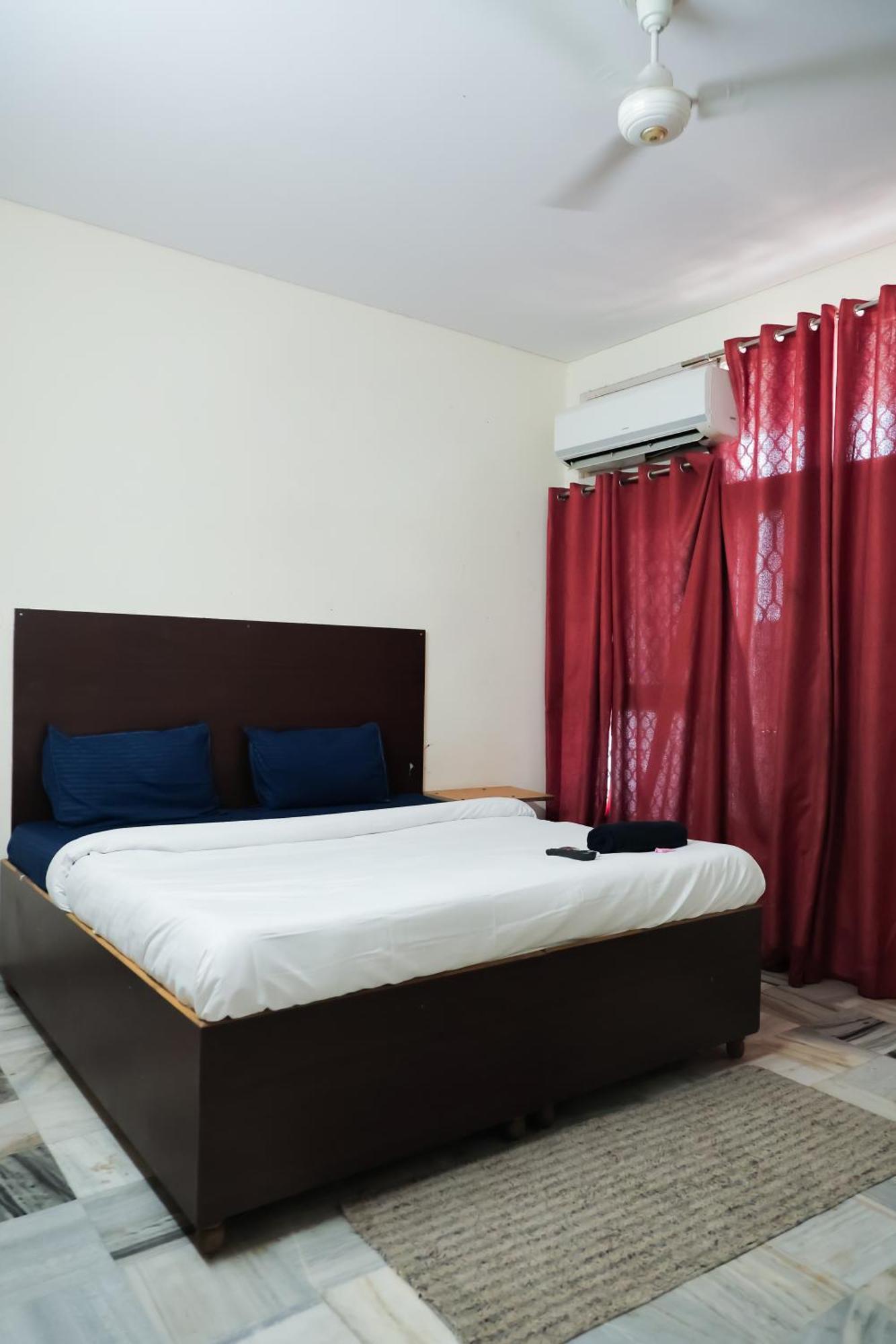 Hotel - Near Anand Vihar Station 3*